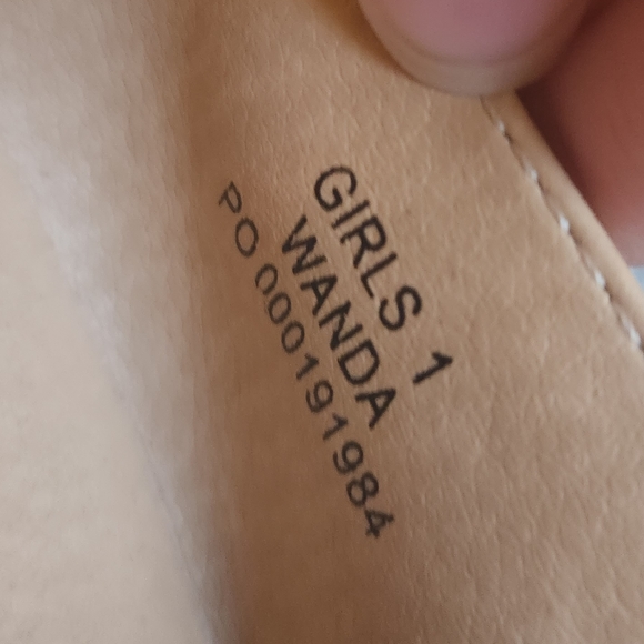 Girls Heart Cutout Flats (size 1) - Picture 8 of 9